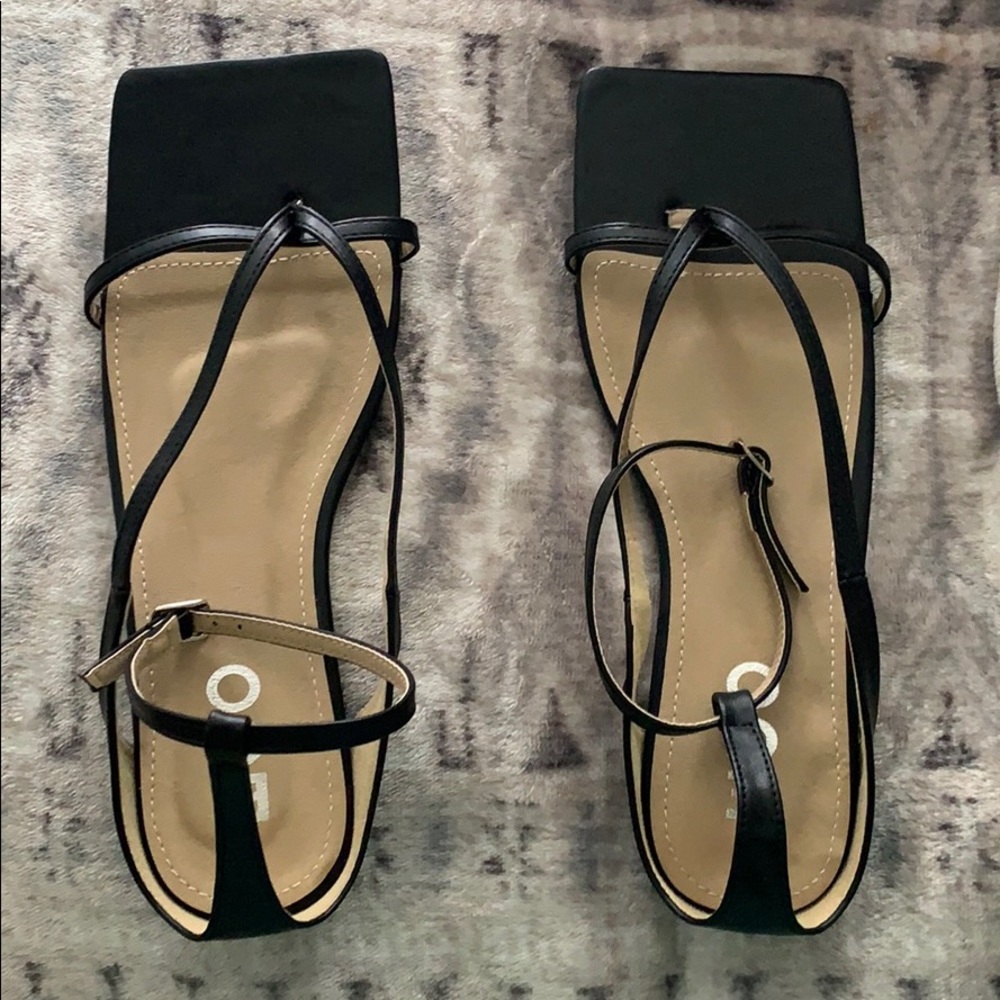 Square to sandal